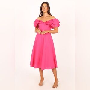 Petal + Pup Cabo frill sleeve dress in magenta NWT